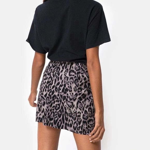Motel Rocks SHENY MINI SKIRT IN LEOPARD GREY - Picture 2 of 9